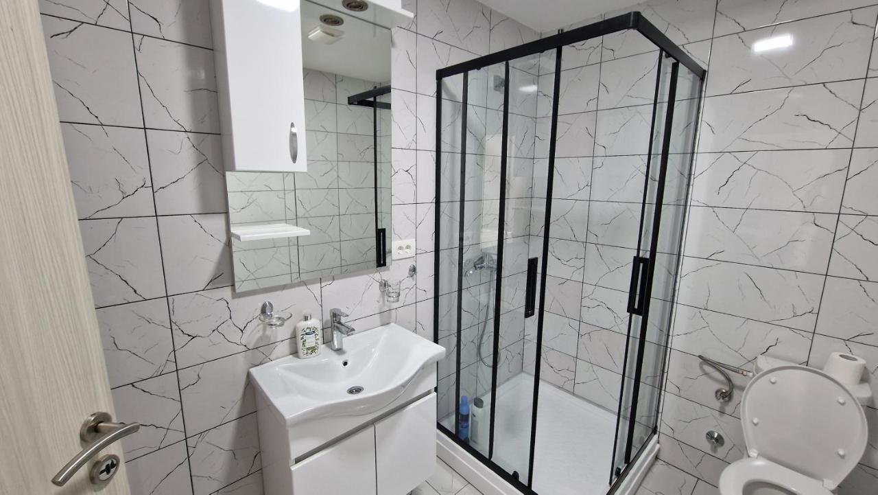 Apartman Tolosi 2 Apartment พอดโกริกา ภายนอก รูปภาพ