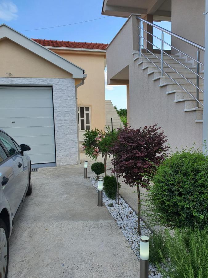 Apartman Tolosi 2 Apartment พอดโกริกา ภายนอก รูปภาพ