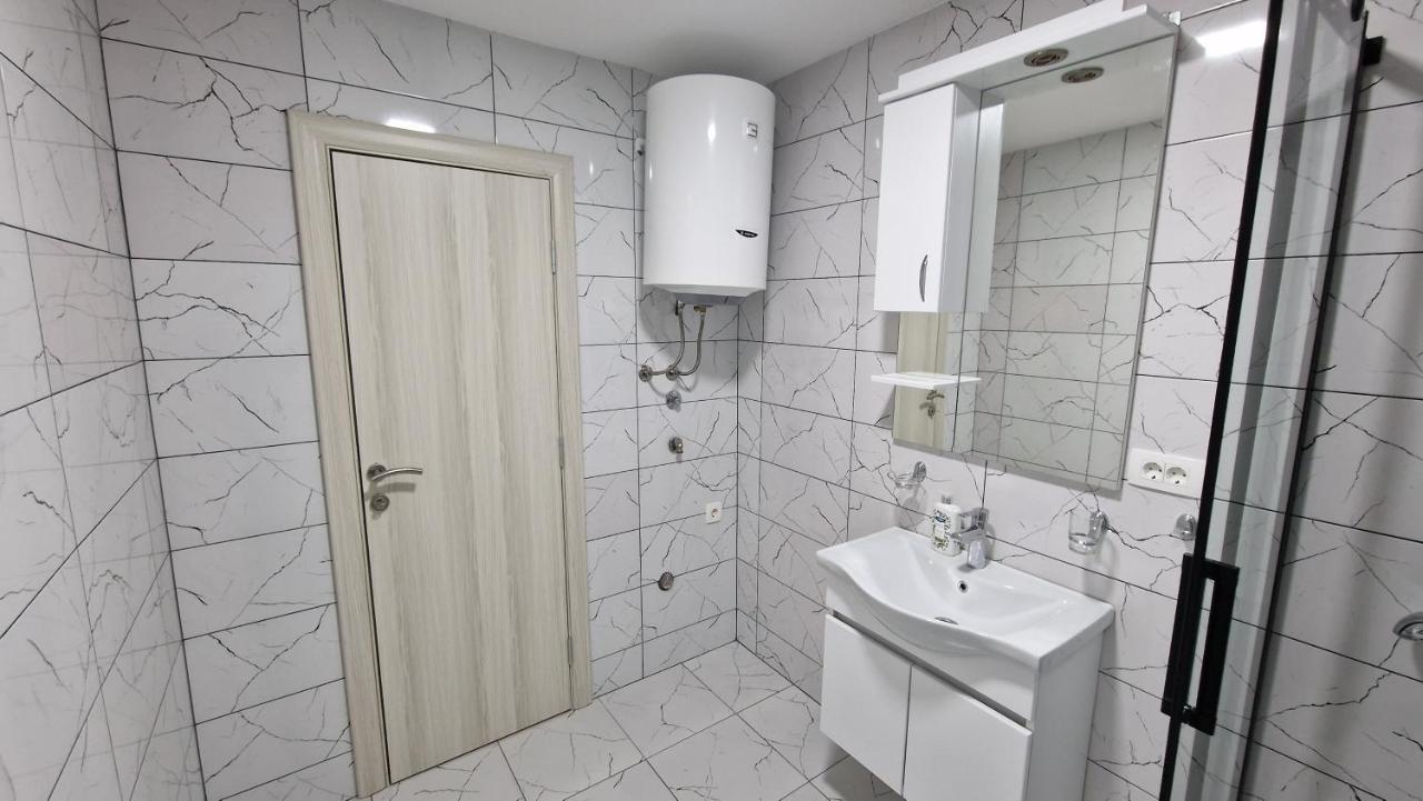 Apartman Tolosi 2 Apartment พอดโกริกา ภายนอก รูปภาพ